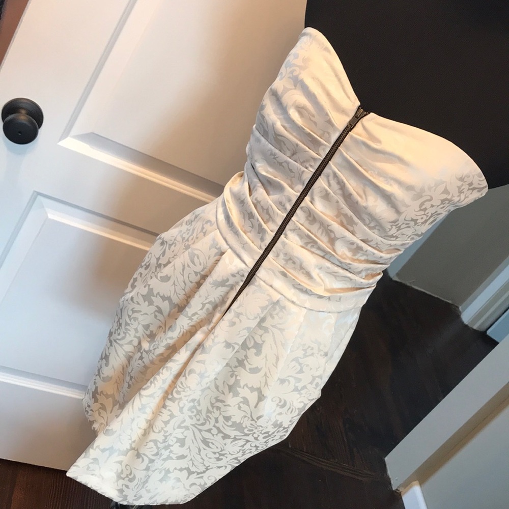 25% OFF BUNDLES Beautiful strapless dress